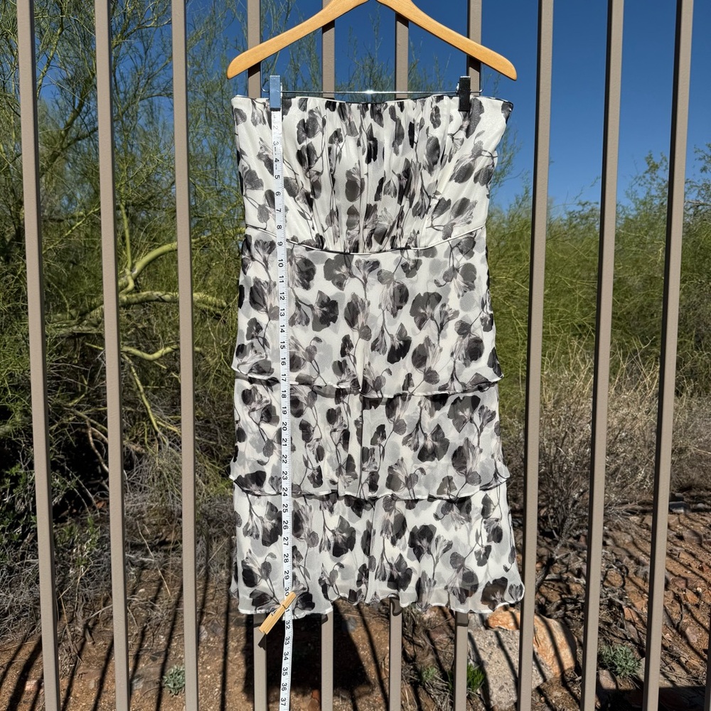 ⬇️💲White House/Black Market Strapless Women’s Size 12 Color Grey/White Flowered - Picture 10 of 11